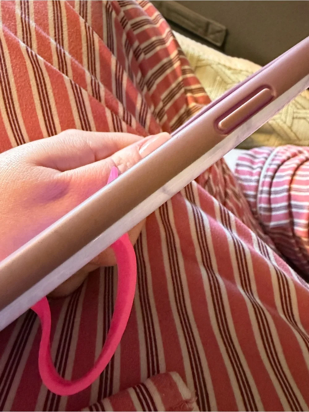 Loopy iPhone 15 pro purple marble phone case, hot pink loop